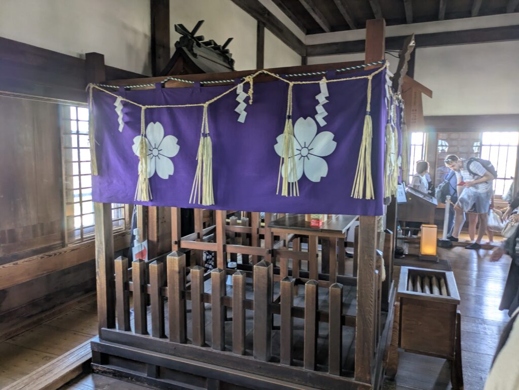 供奉在姬路城大天守最高层的长壁神社(刑部神社)内部特写