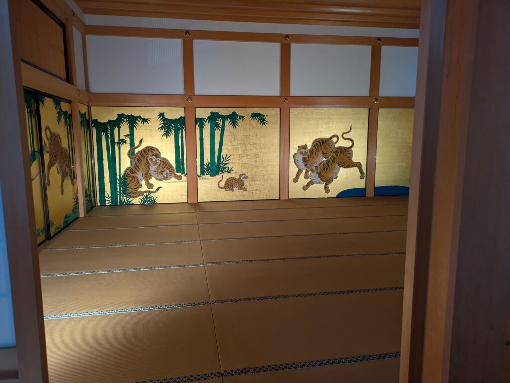 名古屋城虎と豹の屏風