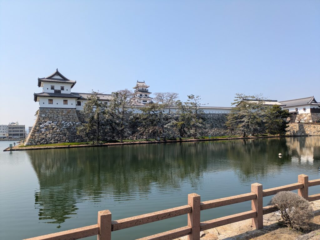漂浮在海水护城河之上的今治城全景