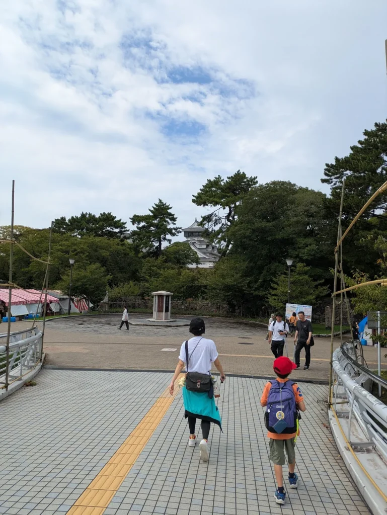 從勝山公園通往城內的道路