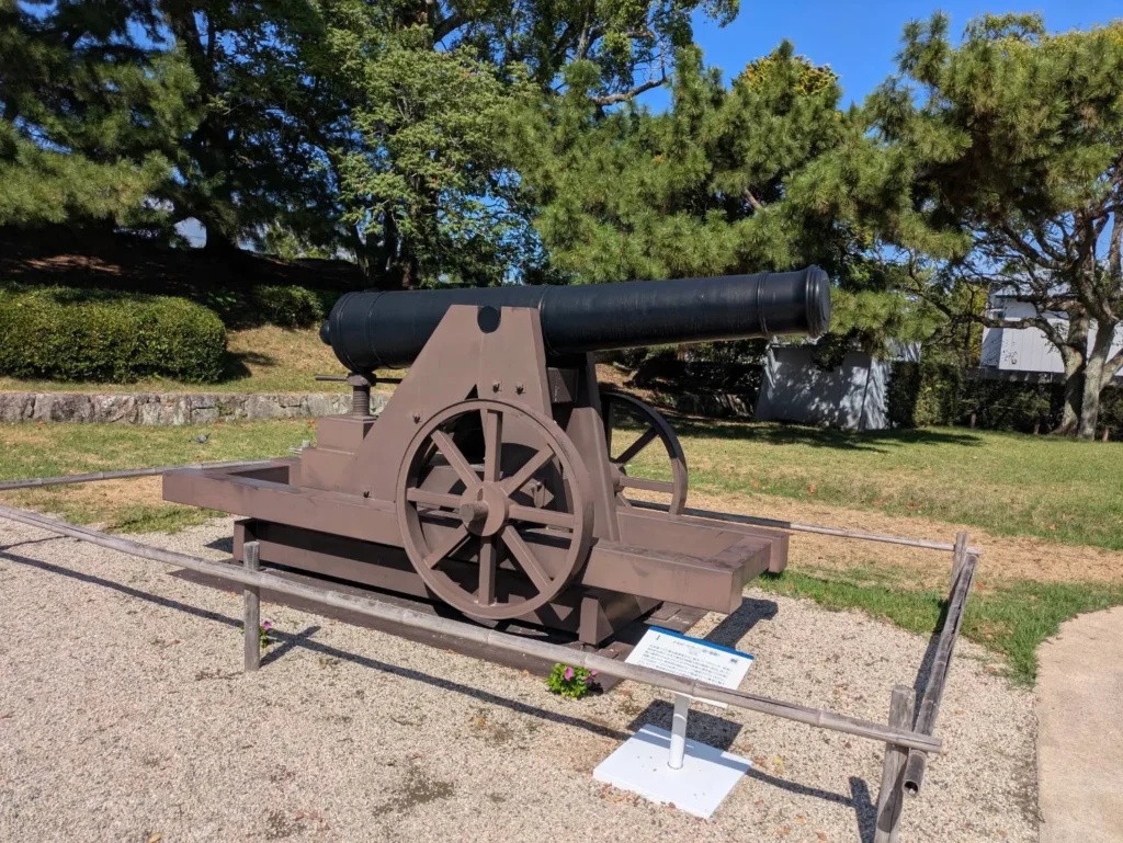 A cannon (reconstruction) displayed in Saga Castle Park